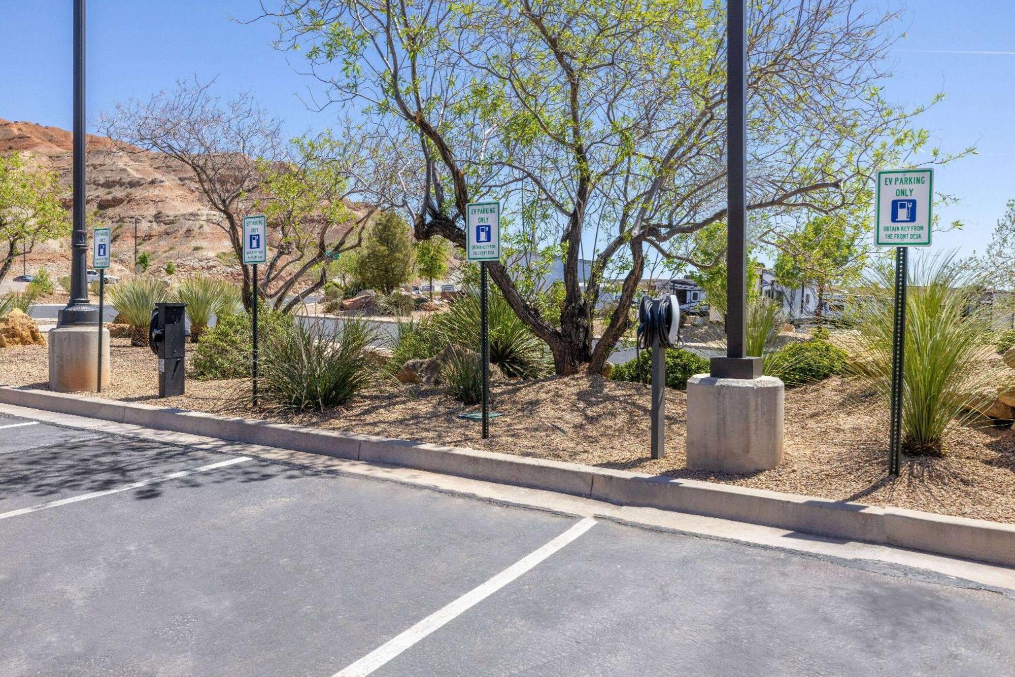 La Quinta By Wyndham St. George Hotel Exterior photo